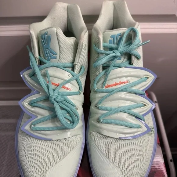 Nike x Kyrie 5 SpongeBob SquarePants 20th Anniversary Edition size 10